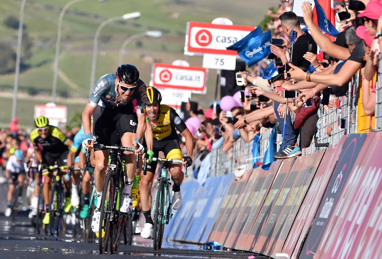 Wellens, de 26 añosy del equipo Lotto Soudal, fue el encargado de seleccionar el grupo de aspirantes a la etapa y en el último kilómetro en subida fue el más poderoso.