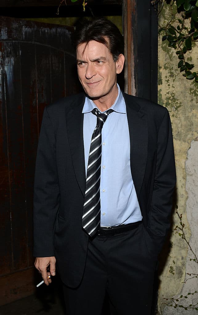 Tunstall cuenta en el pueblo con competidores codiciosos, que ponen trabas a sus negocios y matan por la espalda sin ningún temor a las consecuencias.
<br>