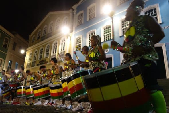 "El movimiento del cuerpo y la mente une a los pobres a través de la música, este es nuestro ejercito de samba y nuestra arma es musical", nos contaron.