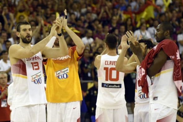 En un partido menos brillante que contra Brasil, España derrotó a Francia por 88-64, sumando su cuarta victoria en otros tantos encuentros y asegurándose el primer puesto del grupo A del Mundial de básquet, en el que es el país anfitrión.