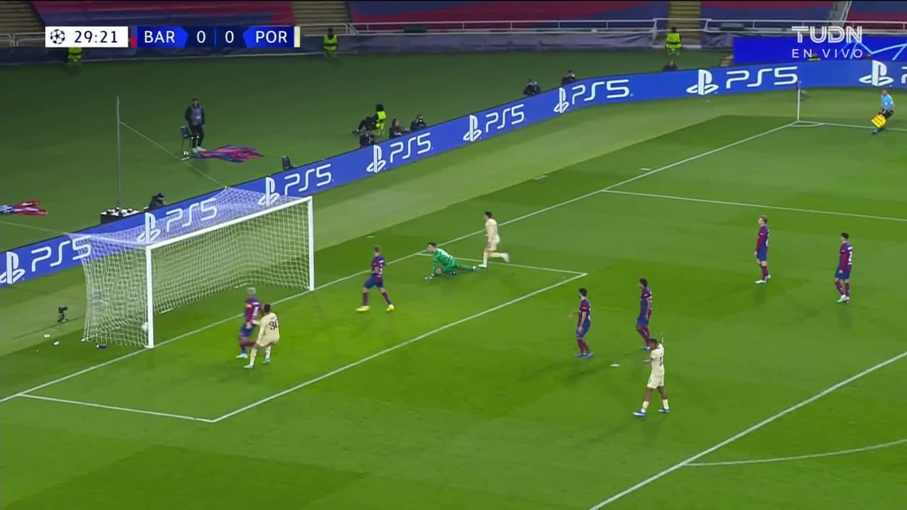 ¡TIRO ATAJADO! disparo por Galeno.