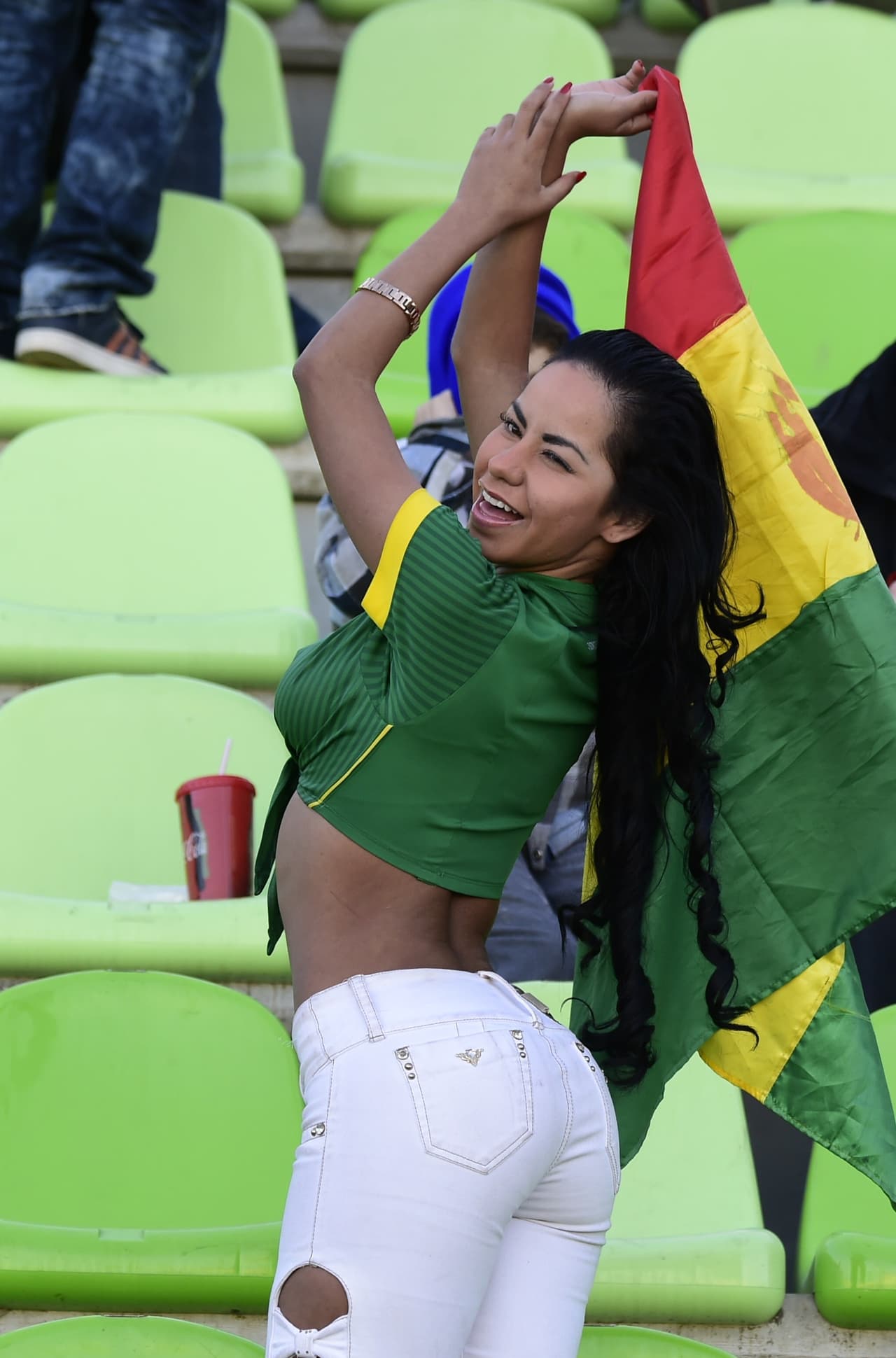 Disfruta de las bellas aficionadas que se hicieron presentes en el arranque de la segunda jornada de la Copa América