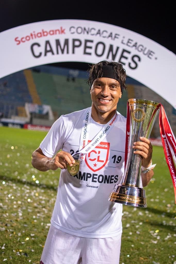 Motagua no pudo remontar el 1-0 de ida y tras empatar en el encuentro de vuelta a cero goles, Saprissa se queda con el trofeo.