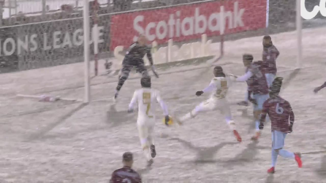 ¡Ya generan peligro! Anangonó la manda por un costado ante Colorado