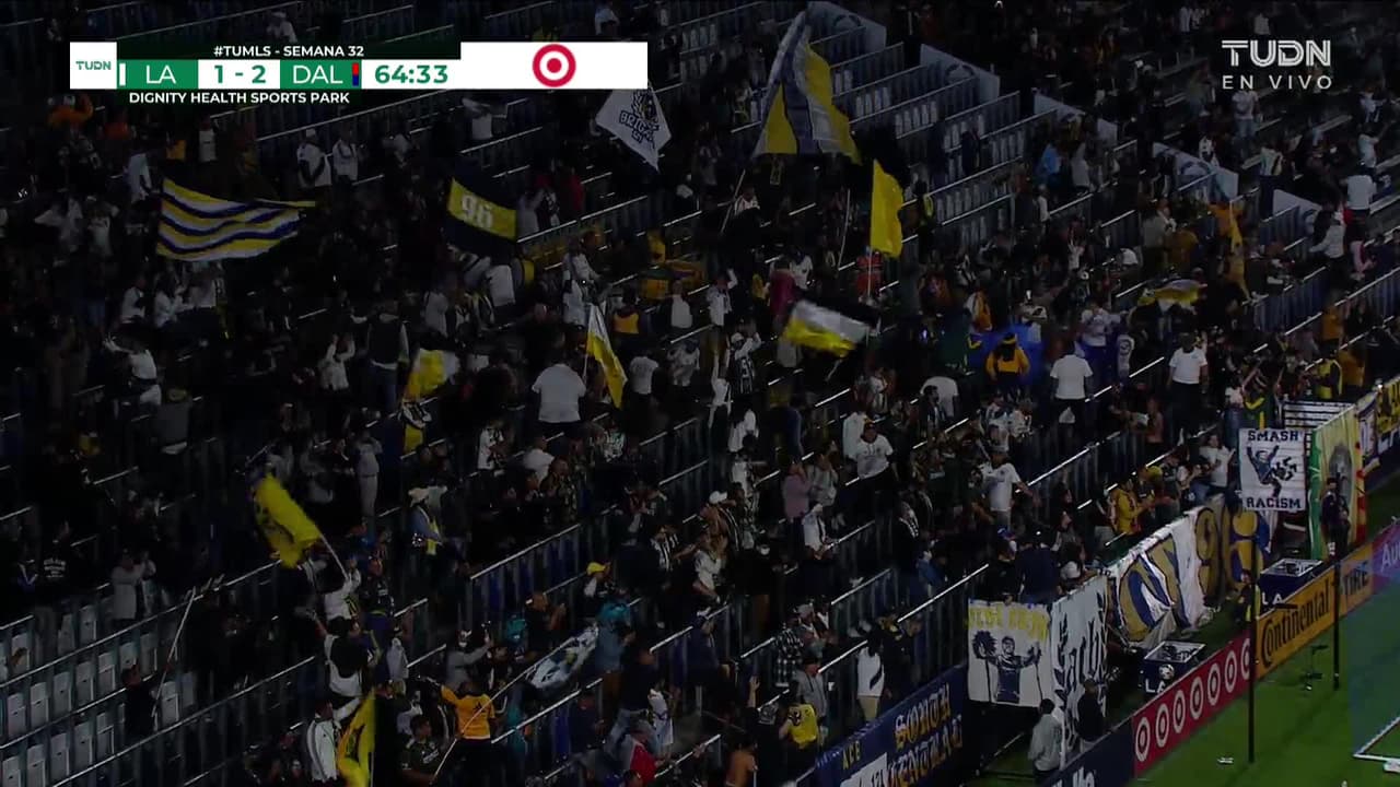 ¡GOL!  anota para LA Galaxy. Javier Hernández