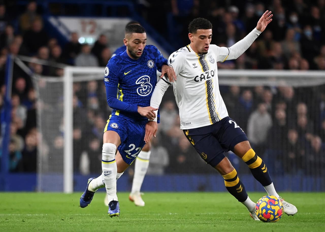 Chelsea y Everton empatan 1-1 en Stamford Bridge. Mason Mount abrió el marcador para los 'Blues', pero Jarrad Branthwaite igualó el encuentro y reparten puntos durante la J17 en la Premier League. Los de Tuchel se alejan de la cima y ya son terceros en la tabla.