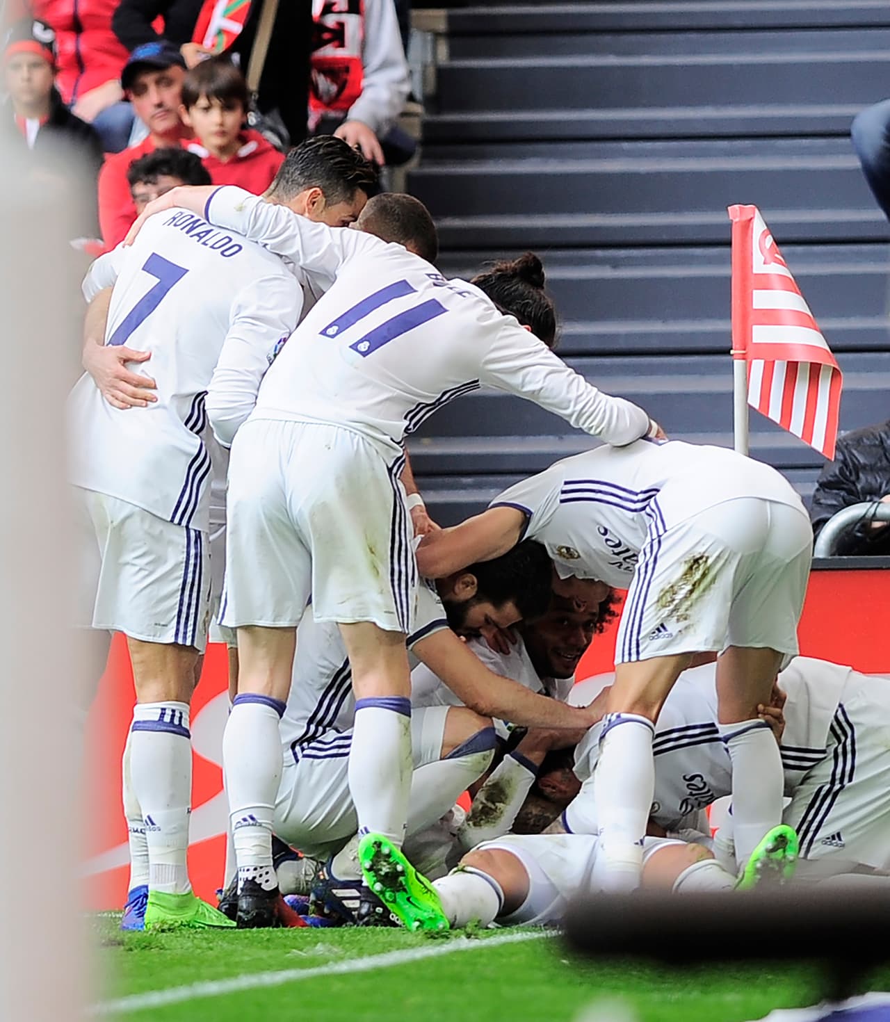Solo tres minutos después, en el 68, Casemiro puso el 1-2 definitivo con un remate dentro del área pequeña después de que Cristiano Ronaldo peinara un córner pateado por Toni Kroos.
