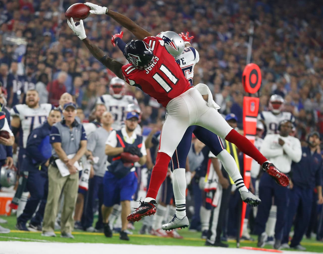 <b>3. JULIO JONES | Atlanta Falcons</b>
<br>El WR más físico y temido de la liga. Es el más peligroso en campo abierto y su gran estatura le da una zancada superior a cualquier defensivo. Lleva tres años al hilo con más de 1400 yardas.