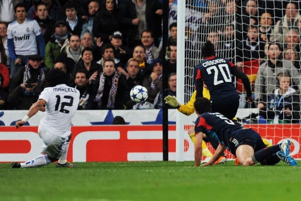 El brasileño Marcelo hizo una gran jugada dentrp del área rival.