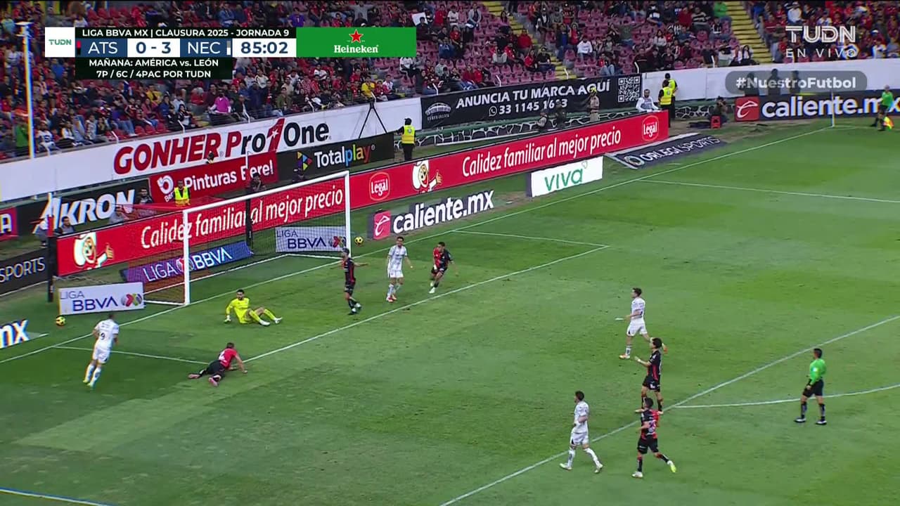 ¡TIRO ATAJADO! disparo por Tomás Badaloni.