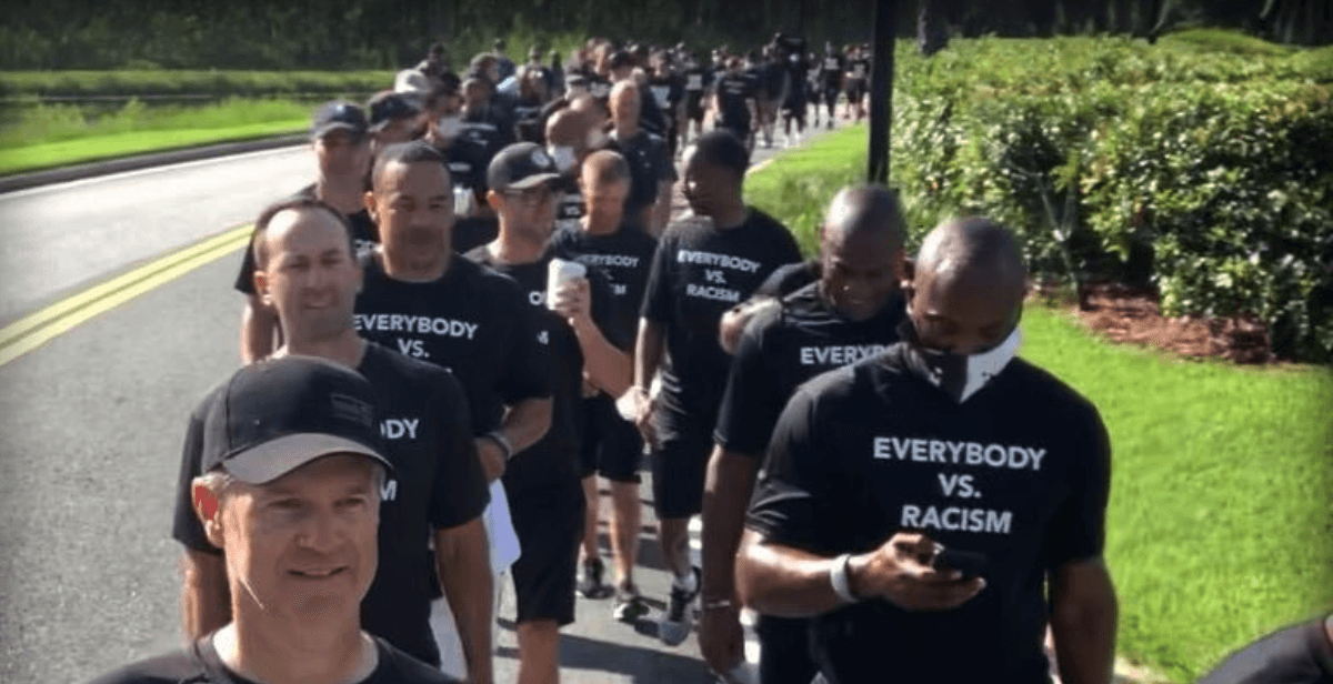 Árbitros de la NBA marchan contra el racismo