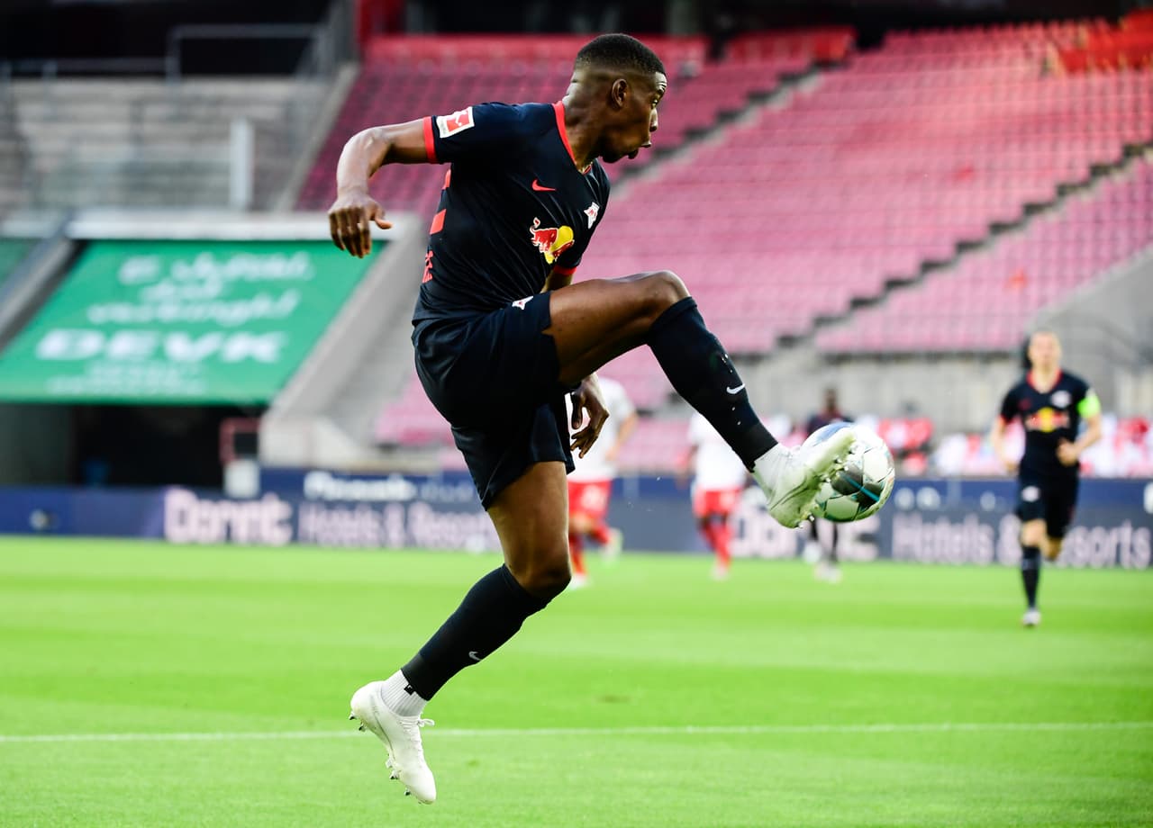 - Conforme pasaron los minutos el equipo visitante se asentó mejor.
<br>- El empate llegó por conducto de Patrick Schik