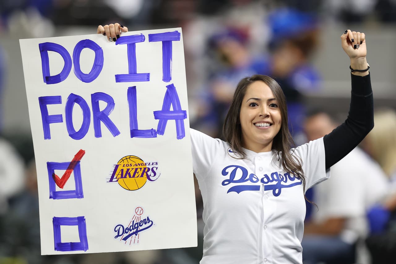 Y la celebración se sintió en Los Ángeles donde miles de fanáticos han salido a las calles a celebrar este histórico triunfo.