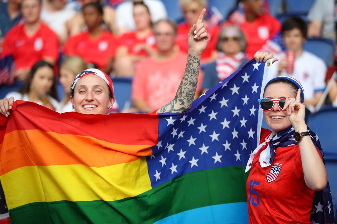 El Parque de los Príncipes fue el escenario para este duelo de Cuartos de Final del Mundial Femenino entre la local, Francia, y Estados Unidos. Para muchos se trata de una Final adelantada, por lo que la alegría entre los fanáticos no se hizo esperar.