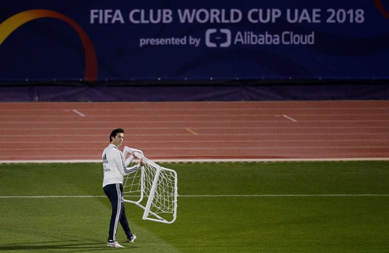 Real Madrid realizó su primera práctica en Abu Dhabi antes de la Semifinal del Mundial de Clubes contra Kashima Antlers, que eliminó a Chivas de Guadalajara y contra el que quiere evitar sorpresas.
