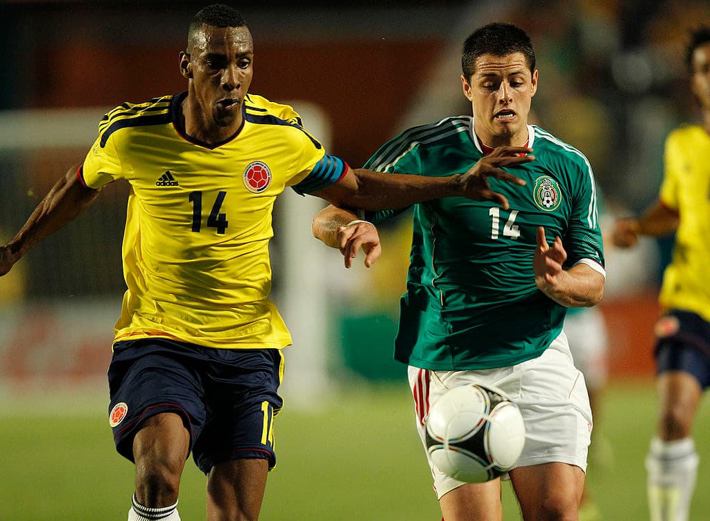 La velocidad de Colombia por las bandas resultó en repetidas carreras hacia el arco y una presión constante contra el portero Guillermo Ochoa.