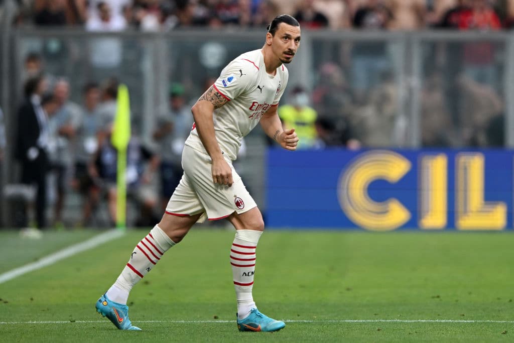 El AC Milan, tras once años, volvió a ganar el título de la Serie A tras imponerse este domingo por 0-3 al Sassuolo, resultado que impidió que su rival de patio, el Inter, se quedara sin opciones.