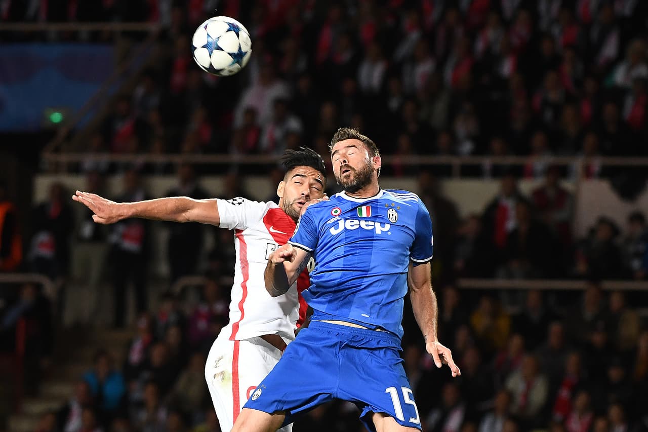 Falcao fue bien bloqueado por Juventus y no fue la solución que necesitó el Mónaco.