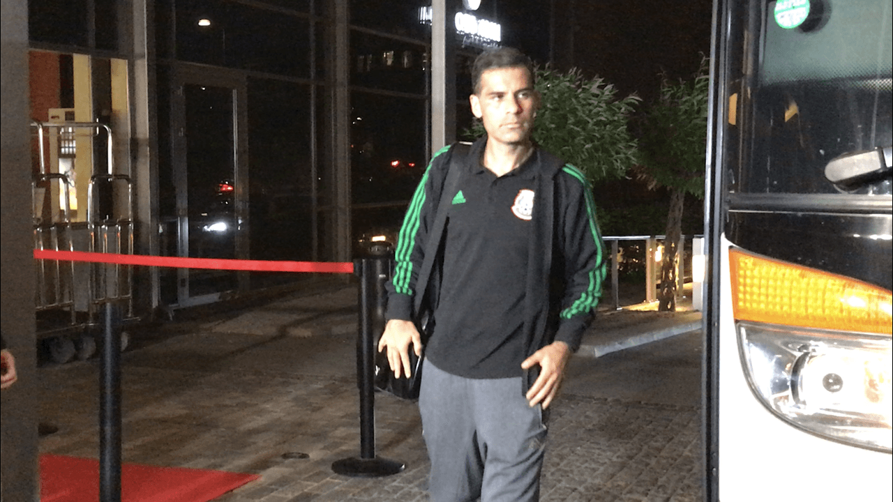 Serio y callado, el Tri ya está en Dinamarca