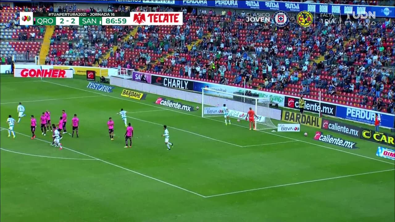 ¡GOL!  anota para Santos Laguna. Diego Valdés