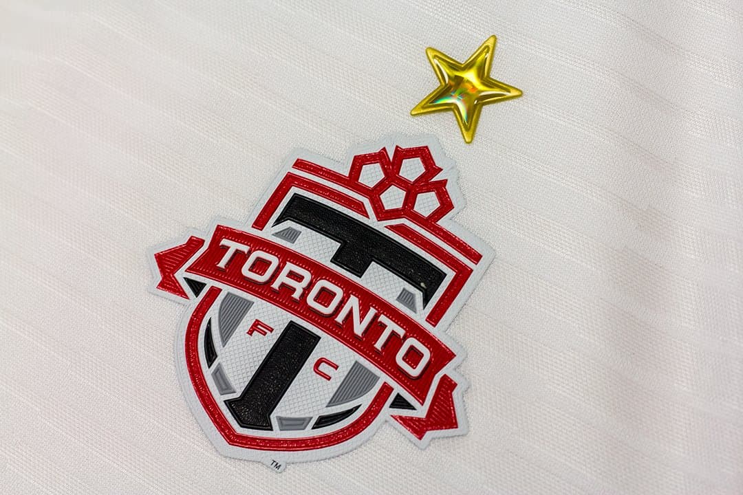 El campeón Toronto FC estrenara un uniforme alternativo todo blanco de pies a cabeza. Resalta la estrella del campeonato de MLS Cup que portaran sobre el escudo.