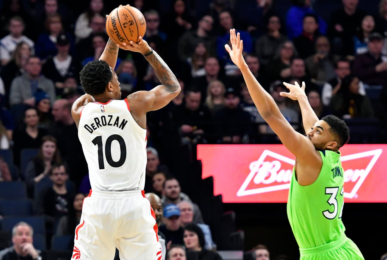 DeMar DeRozan: El líder de los Raptors, el alero aporta muchos puntos para el equipo canadiense con sus tiros, coladas y clavadas.
<br>