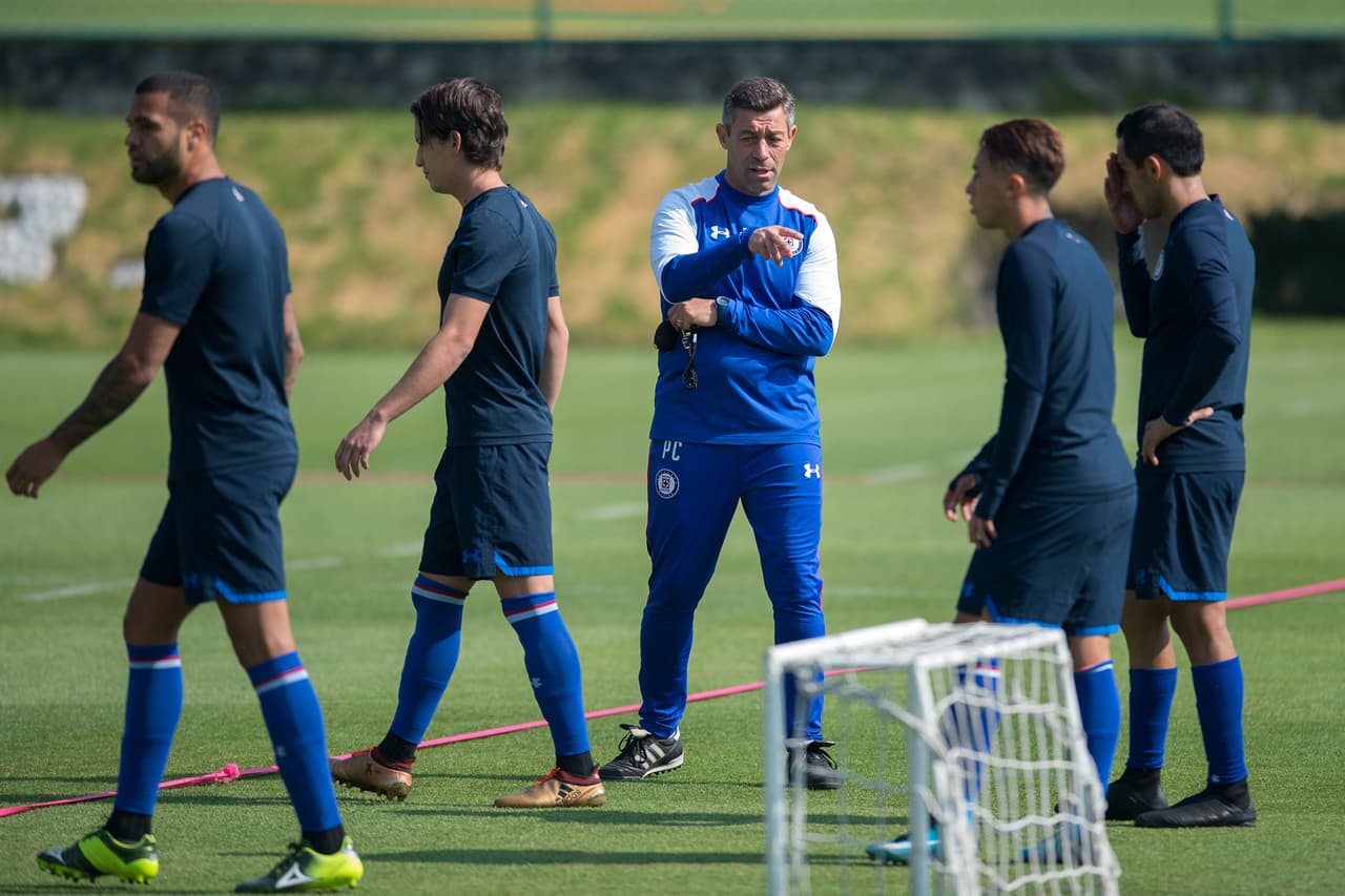 Cruz Azul es, de los grandes, el que tiene el reto más grande para superar una sequía de 20 años sin títulos en la Liga MX, por lo que se reforzó incluso en su cuerpo técnico.