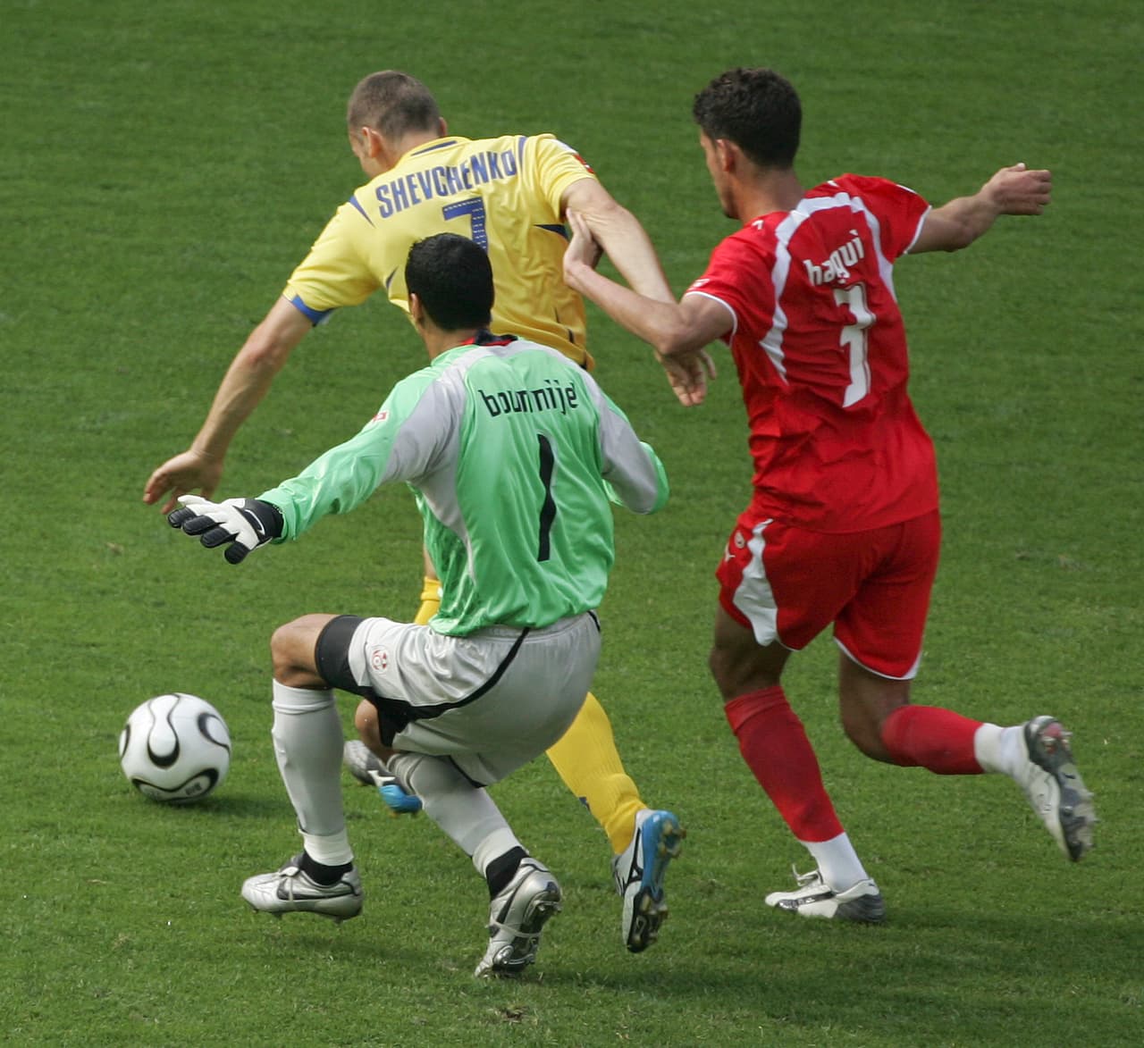 Andriv Shevchenko se dejó caer en el partido contra Túnez en la fase de grupos del Mundial de 2006 y por eso sancionaron penalti.
