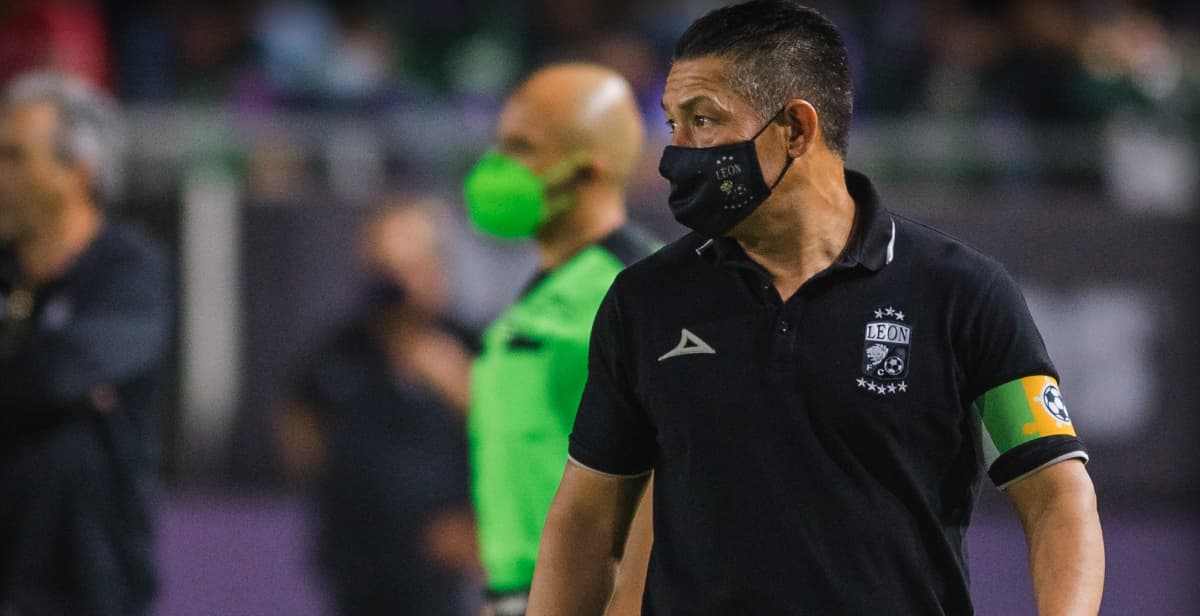 Ambriz celebra la Liguilla, pero no habla de su contrato