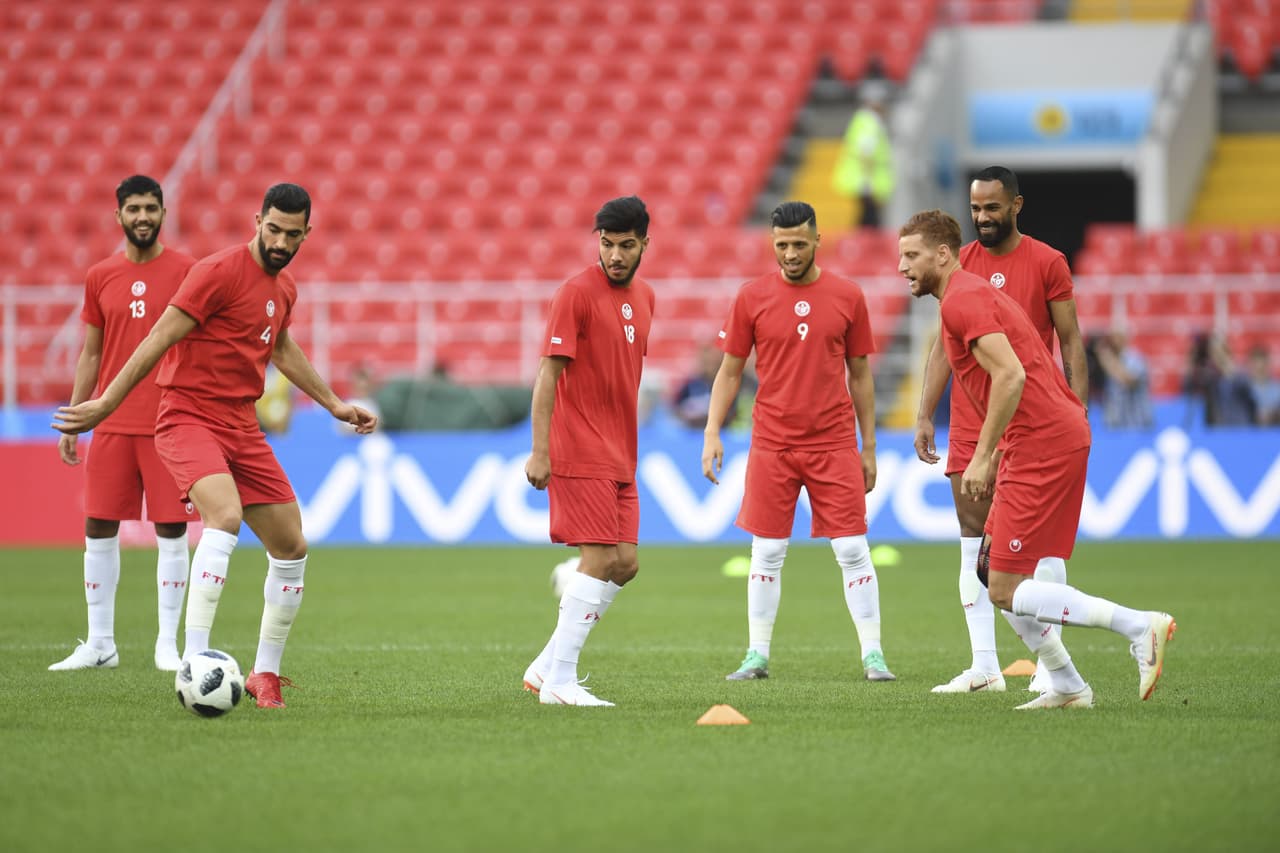 La selección tunecina entrena con 22 jugadores, ya que el arquero Mouez Hassen se marchó de la concentración por la lesión sufrida en el partido contra Inglaterra.
