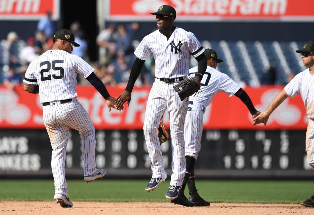 Adam Ottavino (2-1) ponchó a Austin Meadows con las bases llenas para cerrar la sexta entrada y mantener la pizarra empatada 5-5. Chance Adams lanzó tres innings en blanco para el primer salvamento de su carrera.
