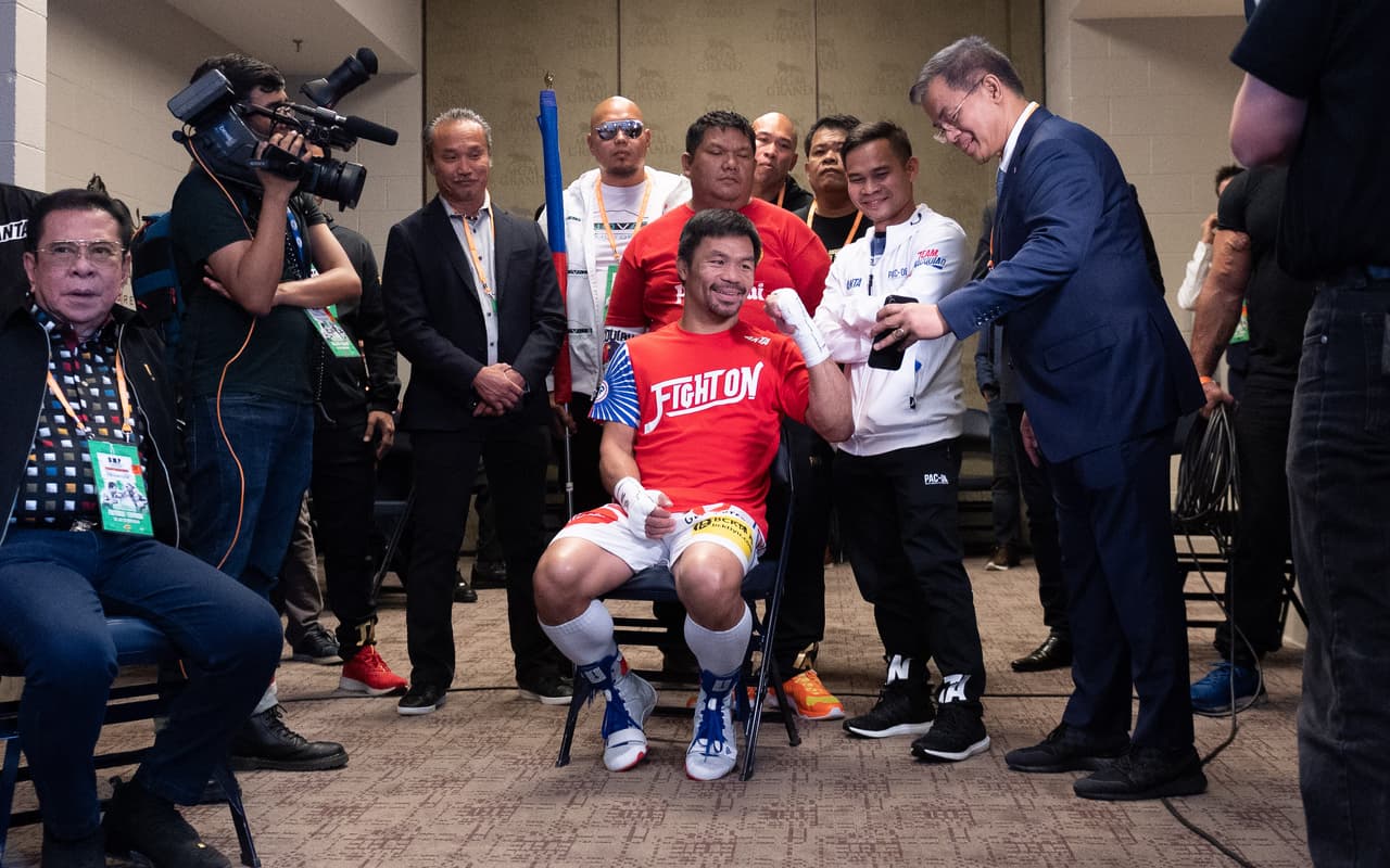 A sus 40 años, Pacquiao calló bocas con un tremendo despliegue de fortaleza y rapidez. Thurman cayó en el primer round y entregó su cetro wélter AMB al filipino.