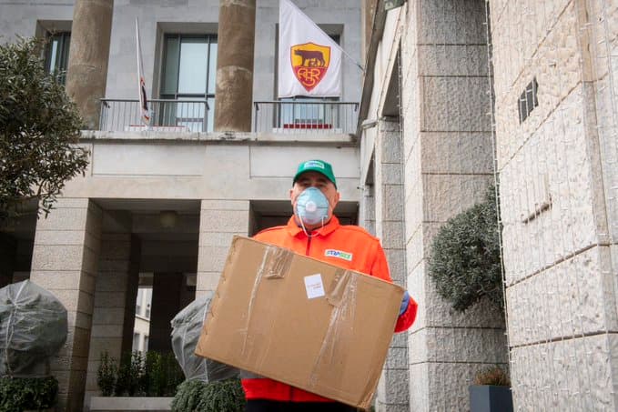 Los beneficiados sonrieron y se sorprendieron pero también se mostraron agradecidos con el club de sus amores.