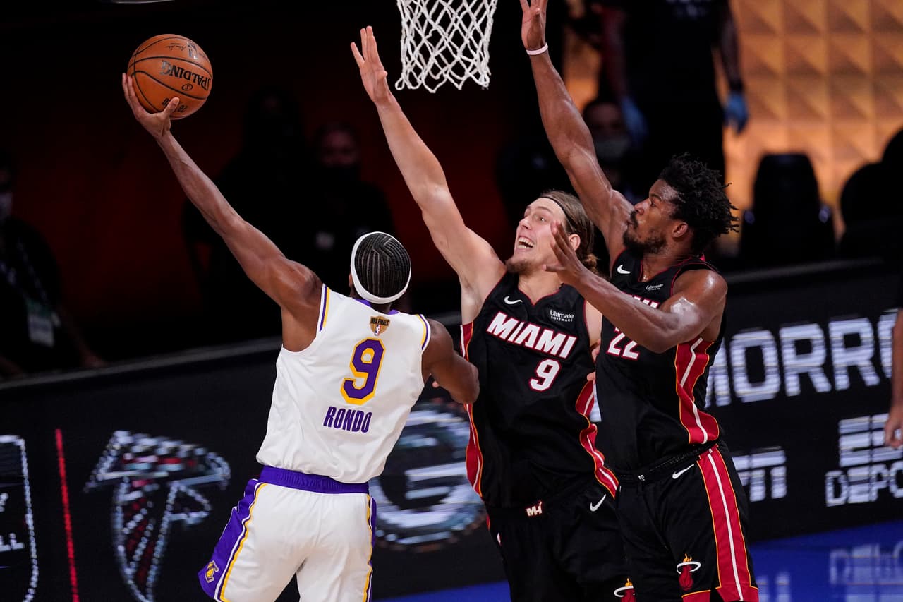 Miami Heat consigue la hazaña de vencer a los Lakers 104-115 sin dos jugadores titulares, Jimmy Butler sale inspirado, anota 40 puntos y consigue su primer triple doble en Finales de NBA.