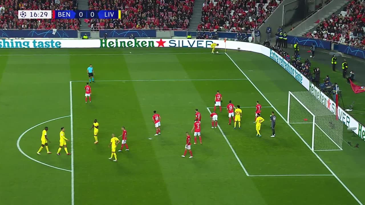 ¡GOL!  anota para Liverpool. Ibrahima Konaté