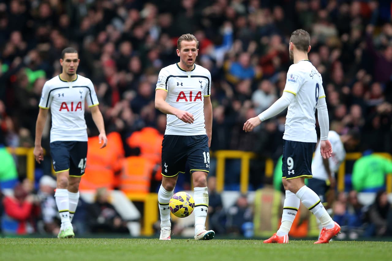 En el Tottenham podría volver a la titularidad el guardameta francés Hugo Lloris y hacer su debut Toby Alderweireld, Kevin Wimmer y Kieran Tripper, las tres nuevas incorporaciones de este verano. Roberto Soldado, Andros Townsend y Ryan Mason serán dudas hasta última hora en el equipo entrenado por el argentino Mauricio Pochettino.