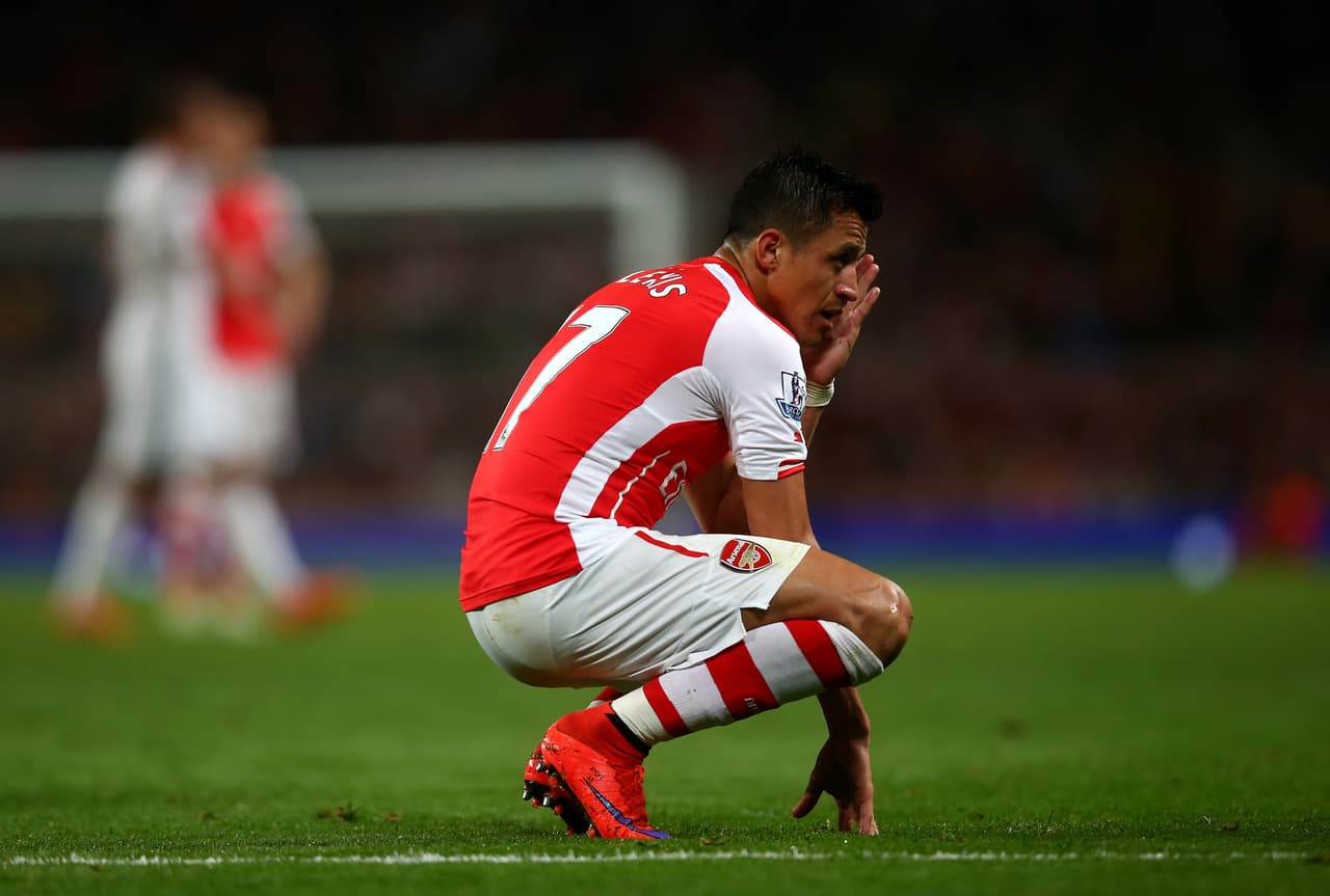 Luego aparece el eterno candidato: Arsenal, que cuenta con un plantel de mucho respeto liderado por el chileno Alexis Sánchez quien encajó a la perfección en el equipo en su campaña de debut y este año pinta para ser mucho mejor.