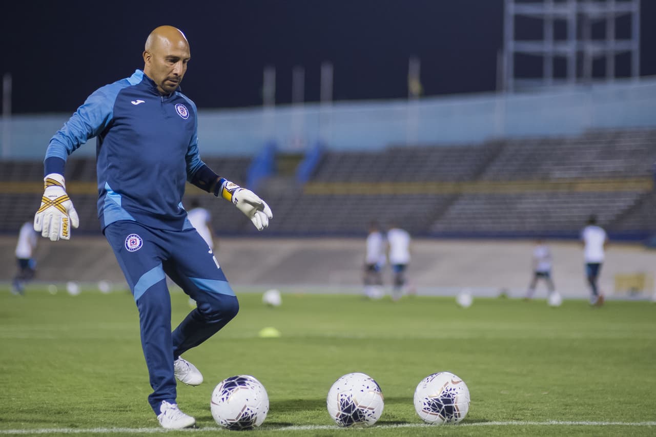 El 'Conejo' Pérez entrena como si fuera a salir de titular mañana ante el Portmore United.