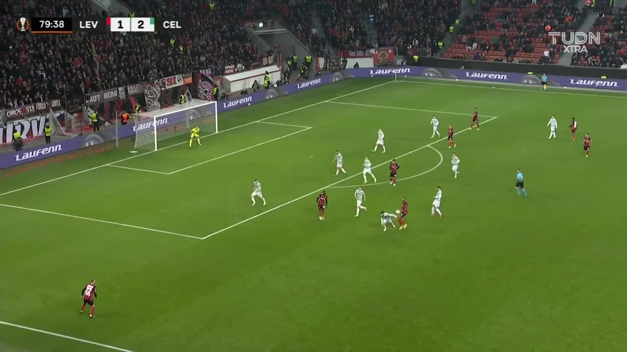 ¡TIRO ATAJADO! disparo por Amine Adli.