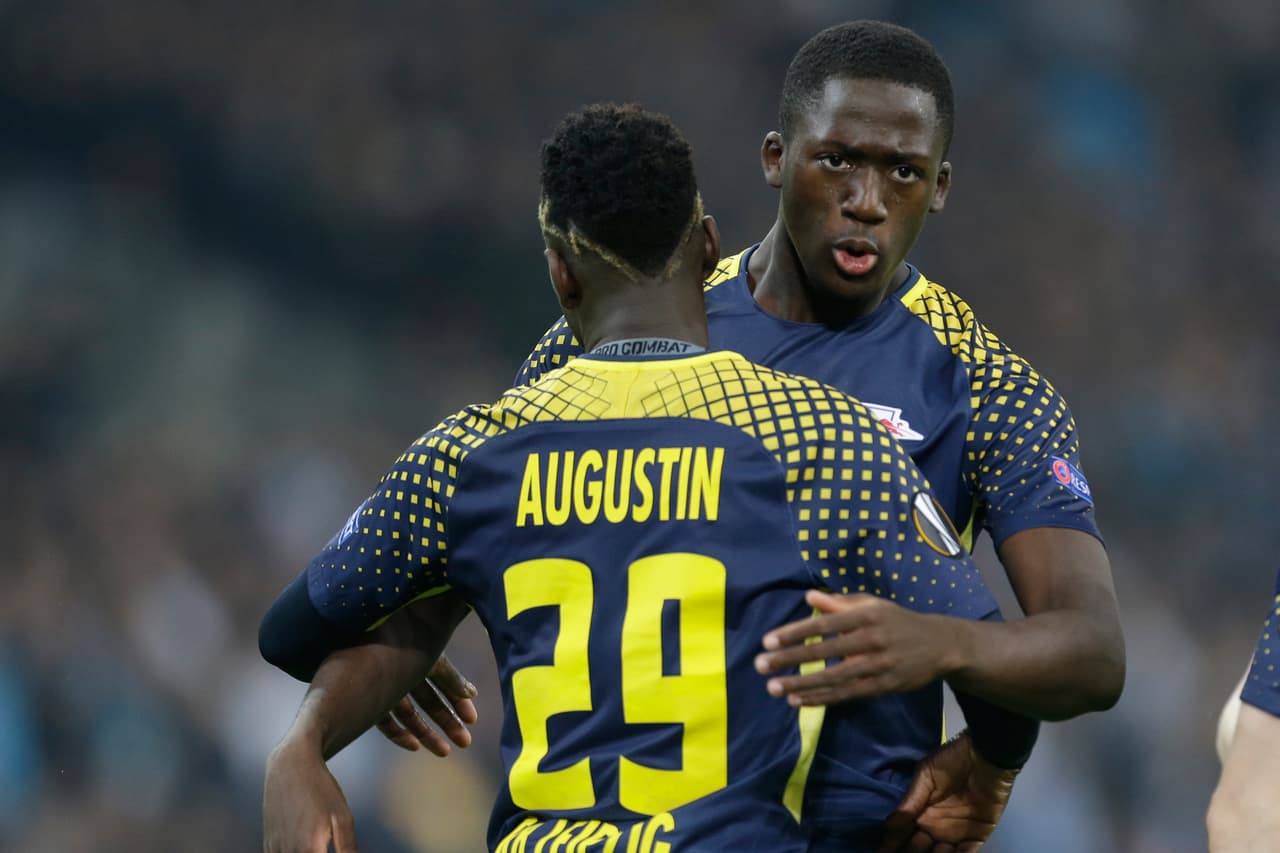 Buena jugada de Keita que el joven francés, ex PSG, remató de pierna derecha para silenciar a la afición local.