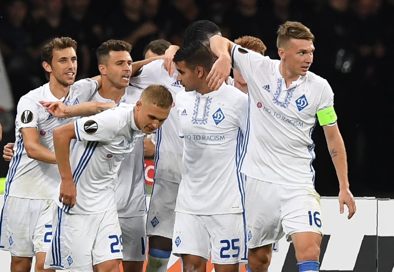 Dynamo Kiev 3-1 Skënderbeu Korçë: el equipo albano metió el susto en Kiev cuando se fue en ventaja al minuto 38 con gol de Muzaka. Sin embargo, la escuadra ucraniana se repuso y terminó ganando con goles de Sydorchuk, Júnior Moraes y Mbokani.