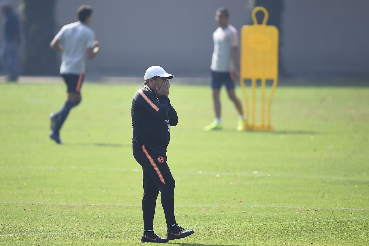 Miguel 'Piojo' Herrera ajusta cada detalle en una nómina que a pesar de ser amplia todavía necesita el golpe final para convencer con un título.