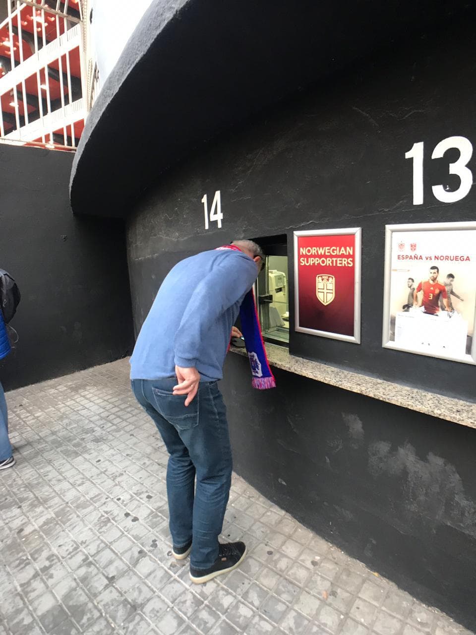 Miles de aficionados españoles se pusieron cita en el Estadio Mestalla, en Valencia, para vivir con un gran ambiente el inicio de las Eliminatorias a la Eurocopa 2020 entre la selección de España y la de Noruega.