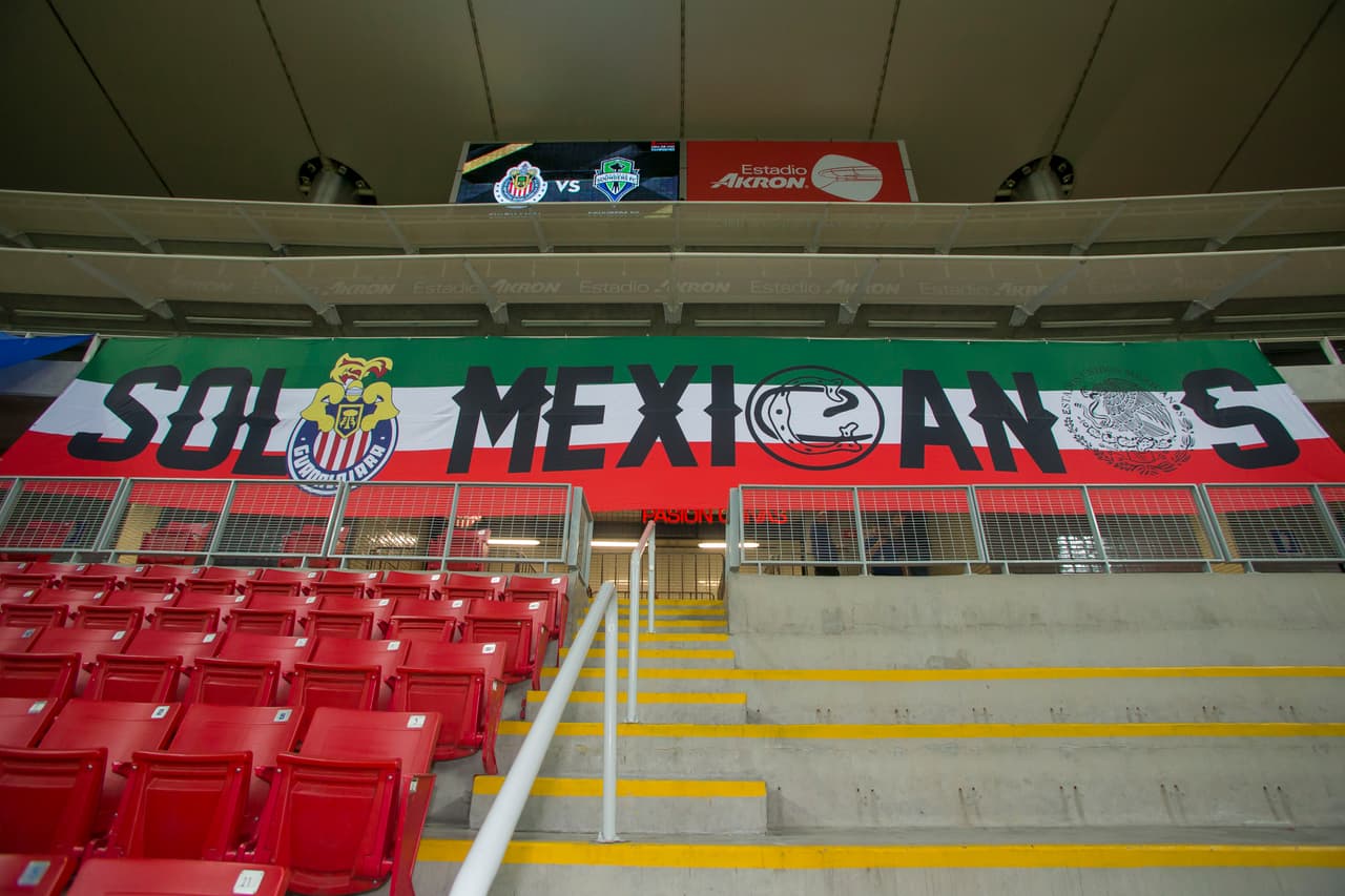 Los pocos aficionados que se acercaron al Estadio Akron llegaron con la ilusión de una remontada de su equipo ante los Seattle Sounders, que en Estados Unidos ganaron por la mínima diferencia.