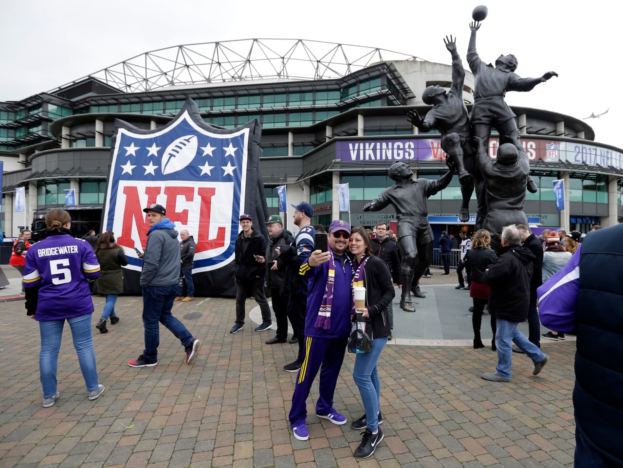Después de 15 partidos y 10 años en el Estadio Wembley, la NFL decide llevar a cabo un partido en el estadio Twickenham, la catedral del rugby en Londres.