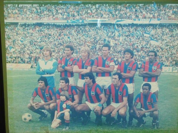 En Colombia existieron varios casos en momentos en los que el país sufría por el narcotráfico. Al primer equipo que se le recuerda es al Unión Magdalena, escuadra que se encontraba a punto de quebrar pero los hermanos Dávila Armenta salvaron y lo llevaron a disputar el campeonato en 1979.