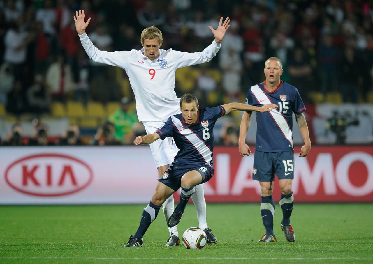 De hecho, el delantero inglés suele verse torpe en la cancha, producto de las dificultades propias de alguien tan alto en el juego a ras de piso.