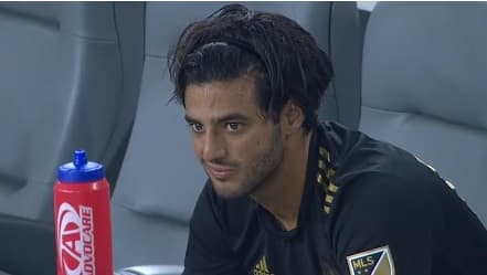 Carlos Vela anota el 3-3 y sale para evitar una lesión