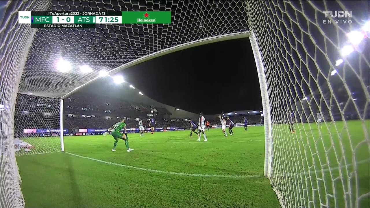 ¡TIRO ATAJADO! disparo por Brian Rubio.