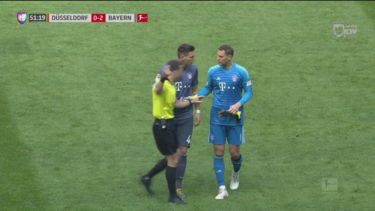 Las lesiones continúan persiguiendo a Manuel Neuer: despejó y se rompió